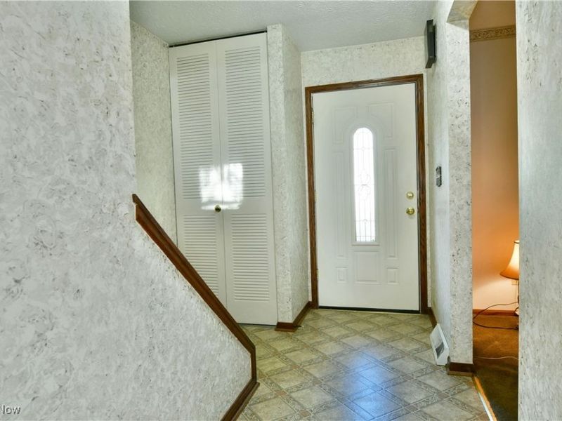 1760 Dumont Drive, Mineral Ridge, OH 44440 Photo 5