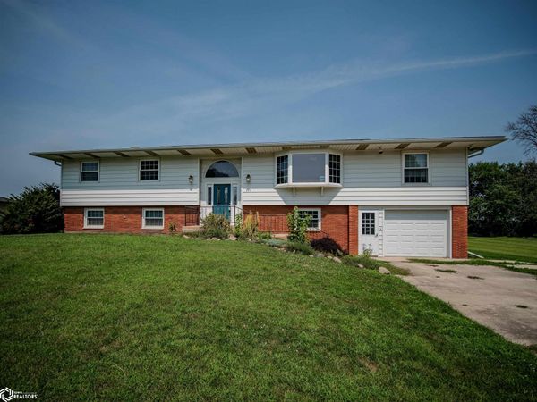 226 E 6th Street, Kanawha, IA 50447