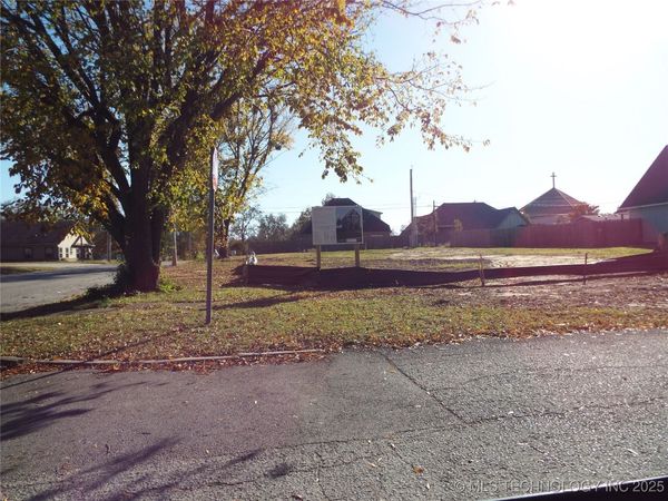 001 4th Street , Skiatook, OK 74070