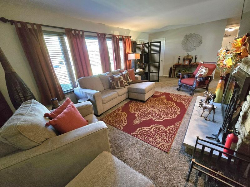 3715 Montclair Drive, Columbus, OH 43219 Photo 6