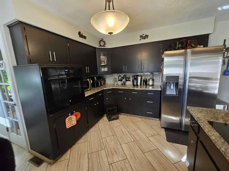 3715 Montclair Drive, Columbus, OH 43219 Photo 8