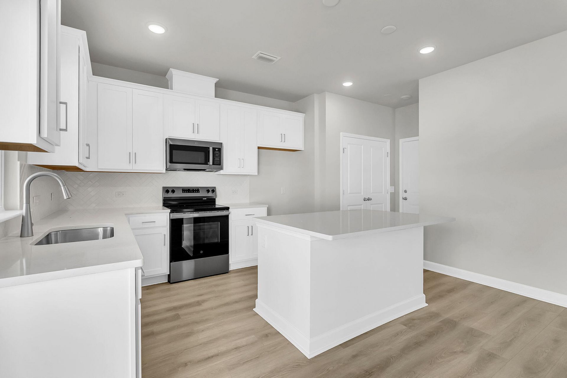 4037 Lemon Grass Lane Photo 14