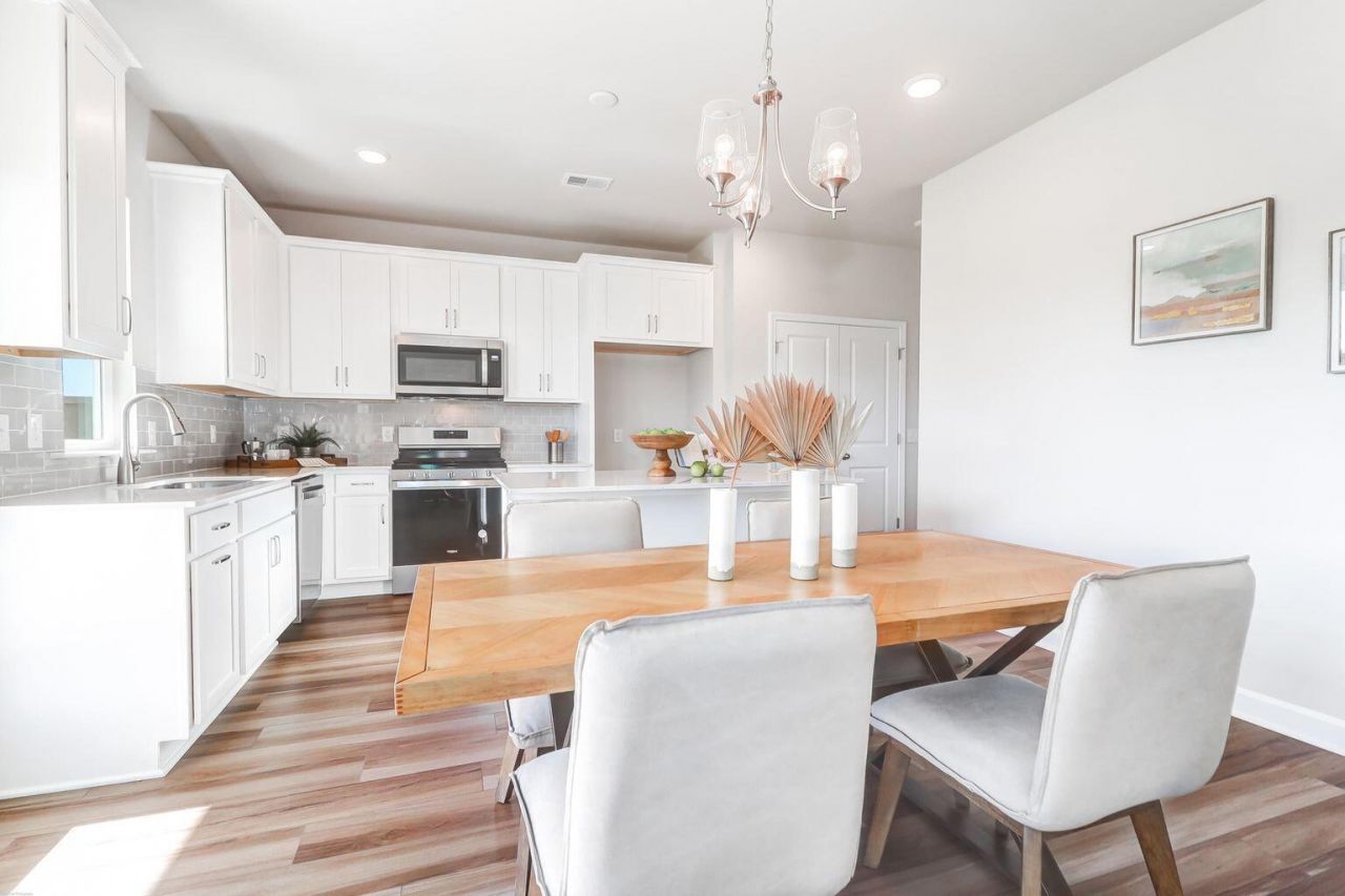 4037 Lemon Grass Lane Photo 7