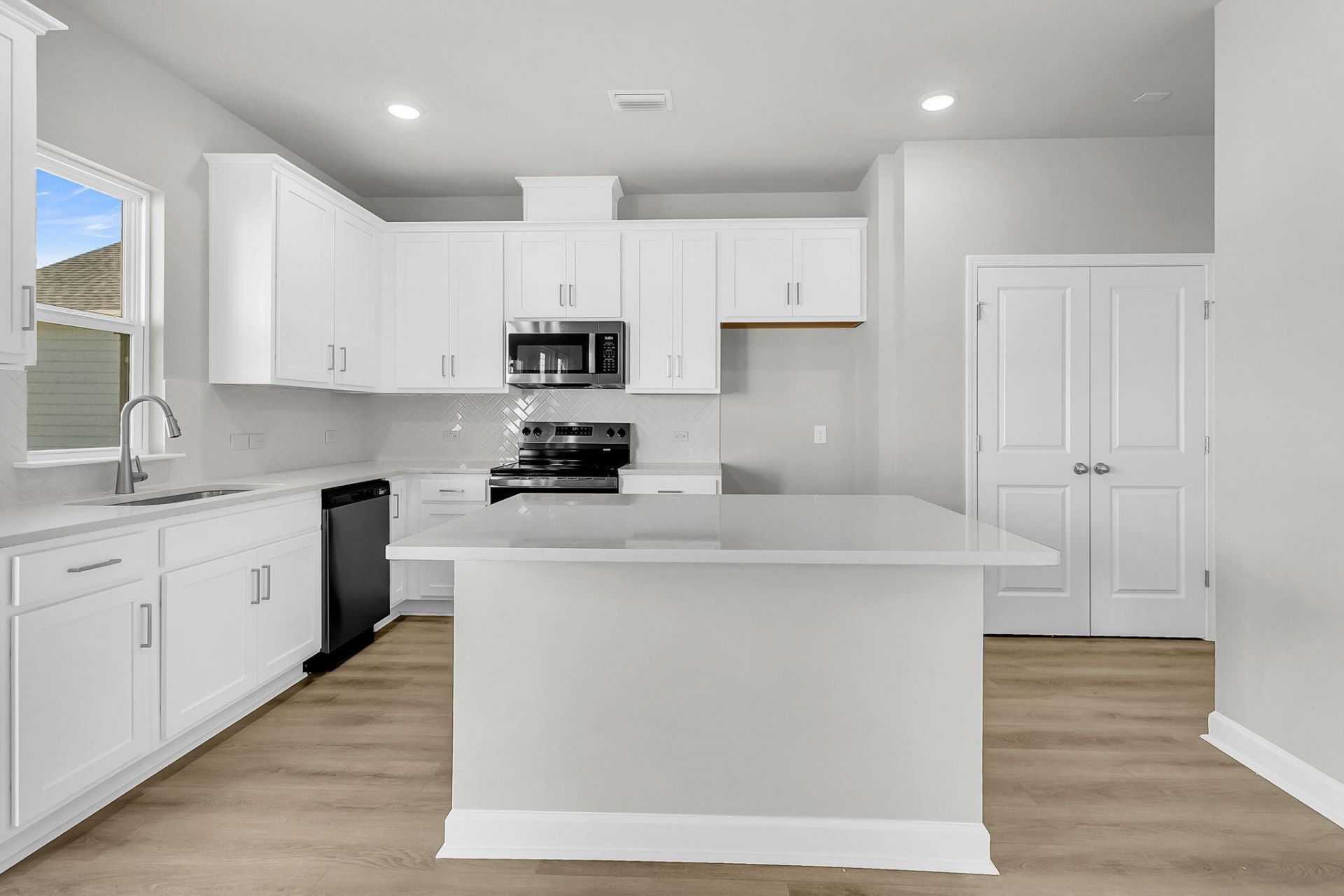 4037 Lemon Grass Lane Photo 9