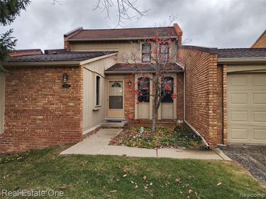2943 Moon Lake Drive, West Bloomfield Twp, MI 48323