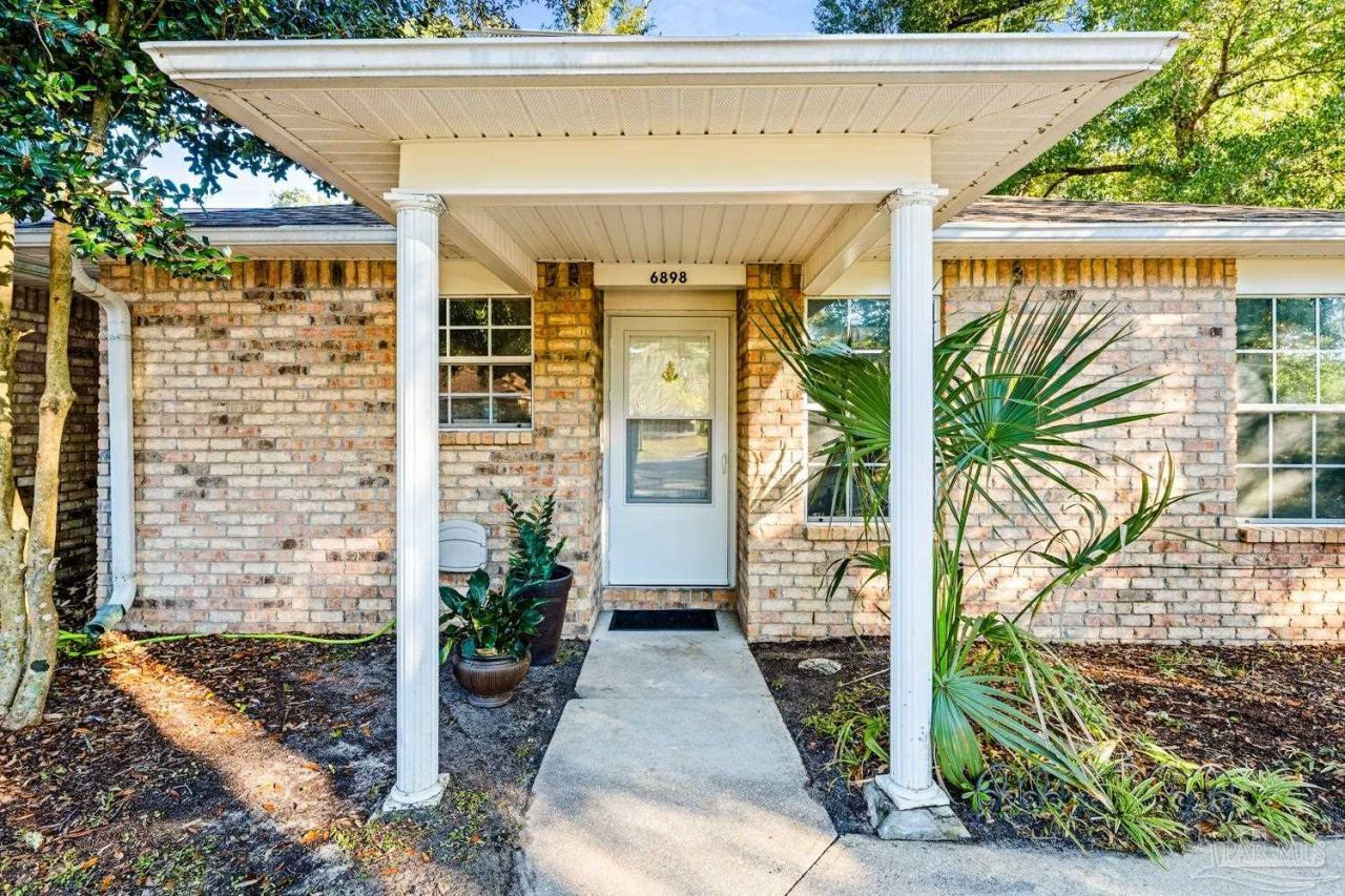 6898 Kapok Dr, Milton, FL 32583 Main Photo