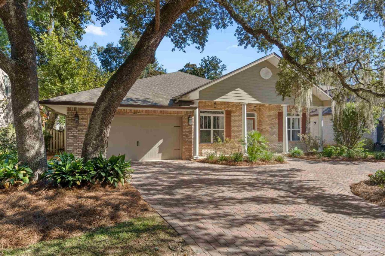 4 Plantation Oaks Dr Mary Esther, FL 32569