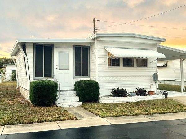 2000 E BAY DRIVE, Unit 100, LARGO, FL 33771