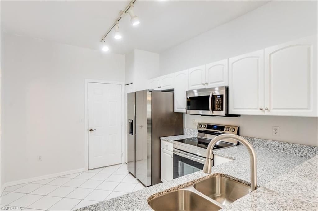 3635 Pine Oak Cir, Unit 102, Fort Myers, FL 33916 Photo