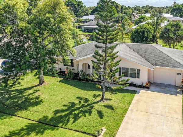 2720 SE Helms Avenue, Port St. Lucie, FL 34952