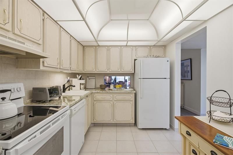 2991 NW 46 Avenue, Unit 410, Lauderdale Lakes, FL 33313 Photo