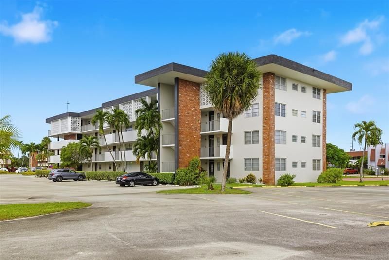 2991 NW 46 Avenue, Unit 410, Lauderdale Lakes, FL 33313 Photo