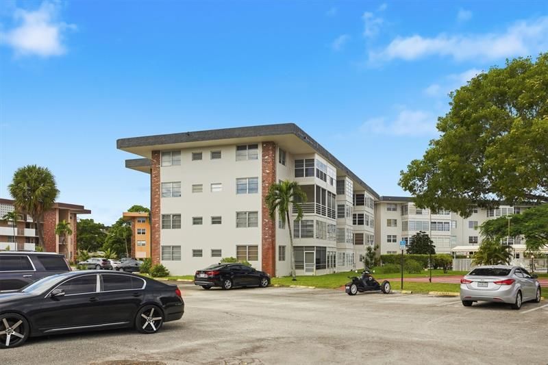 2991 NW 46 Avenue, Unit 410, Lauderdale Lakes, FL 33313 Photo