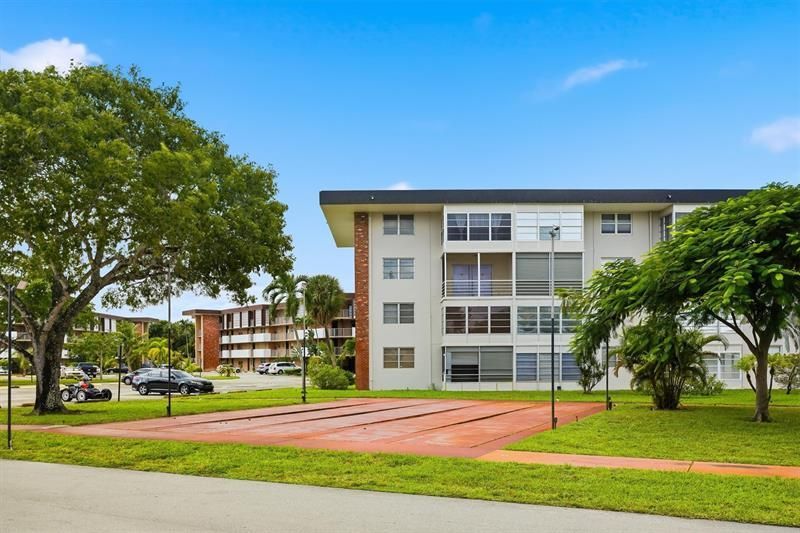 2991 NW 46 Avenue, Unit 410, Lauderdale Lakes, FL 33313 Photo
