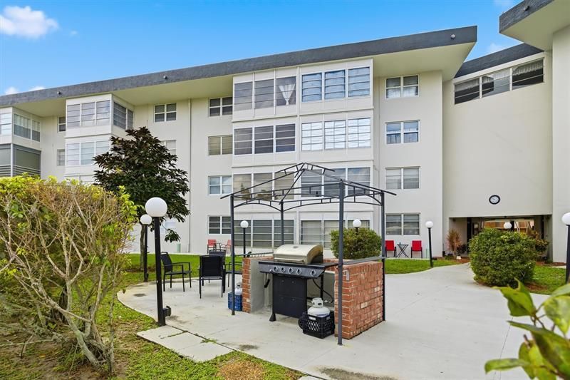 2991 NW 46 Avenue, Unit 410, Lauderdale Lakes, FL 33313 Photo