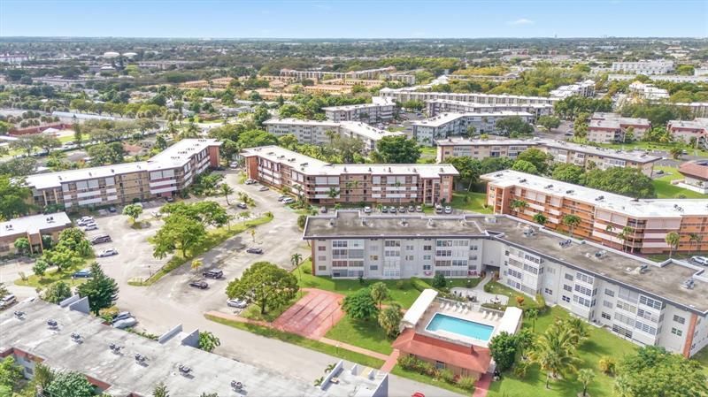 2991 NW 46 Avenue, Unit 410, Lauderdale Lakes, FL 33313 Photo