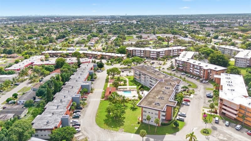 2991 NW 46 Avenue, Unit 410, Lauderdale Lakes, FL 33313 Photo