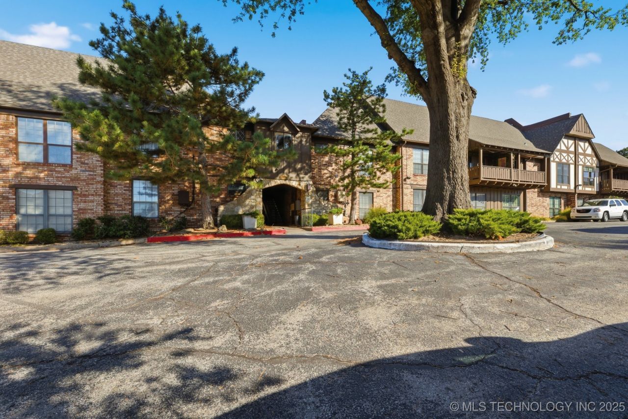 7 Woodward Boulevard, Unit E 218, Tulsa, OK 74114 Main Photo