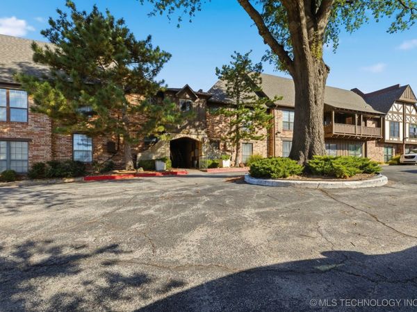 7 Woodward Boulevard, Unit E 218, Tulsa, OK 74114