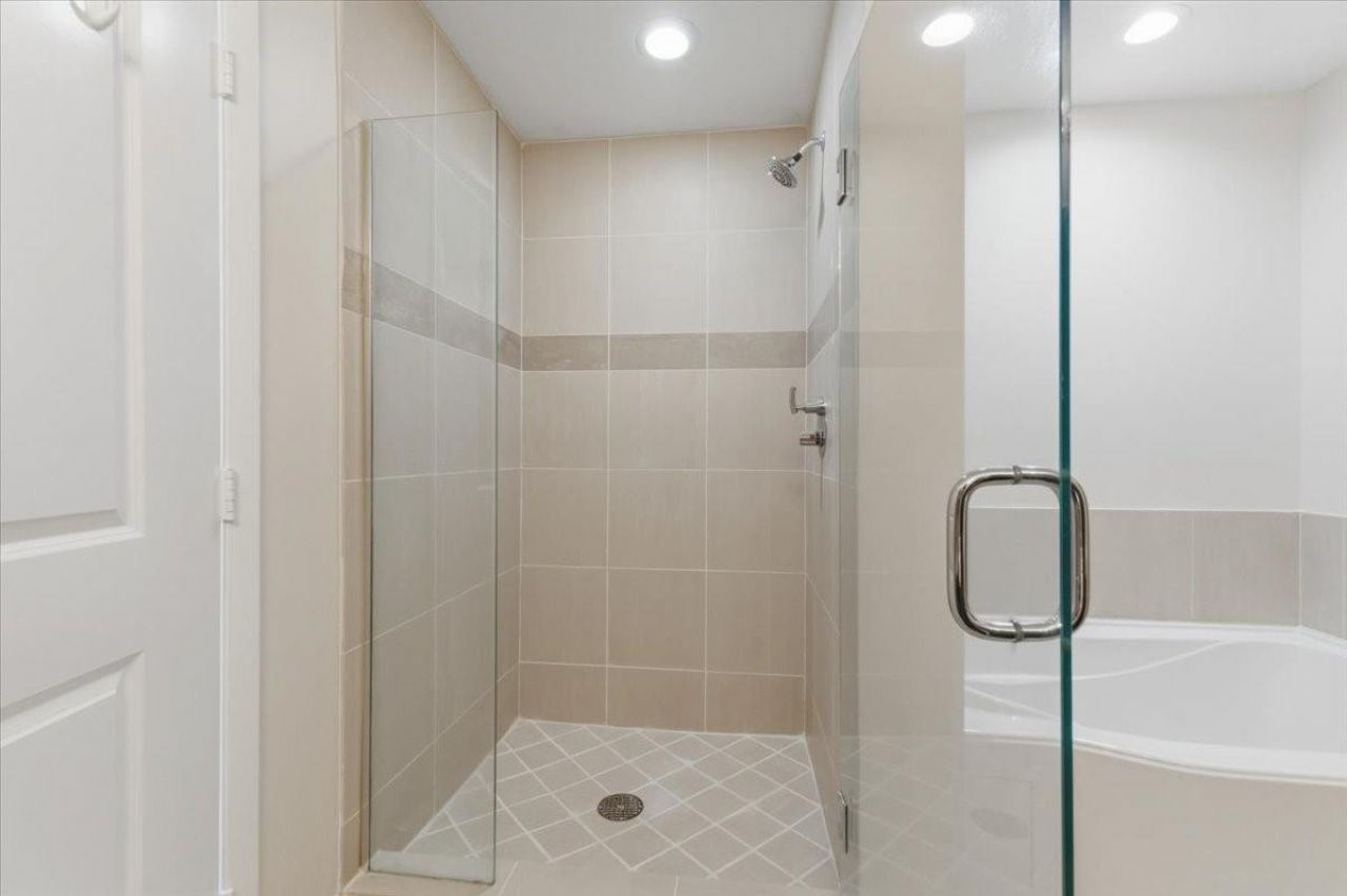 1945 S Ocean Drive, Unit 509, Hallandale Beach, FL 33009 Photo