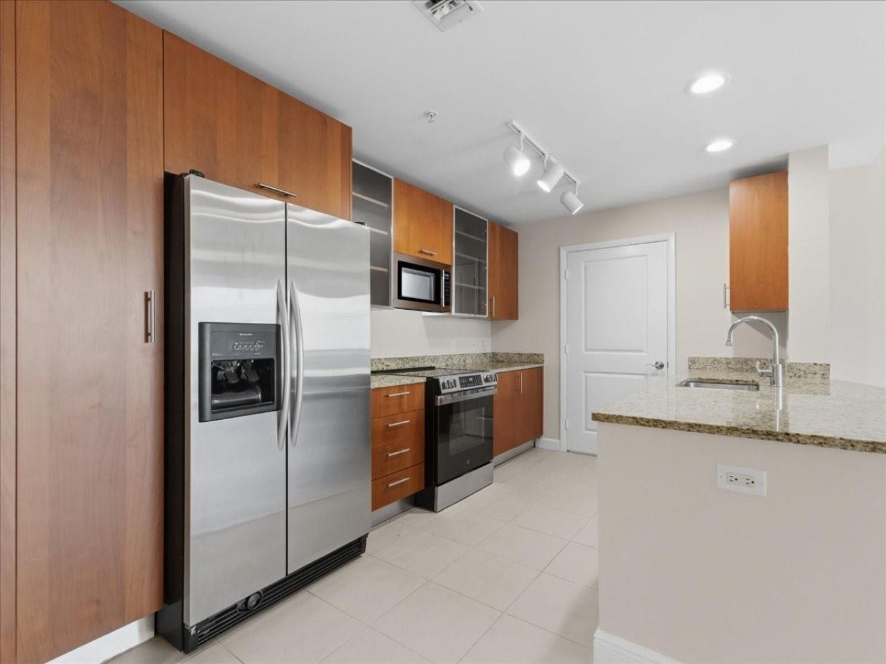 1945 S Ocean Drive, Unit 509, Hallandale Beach, FL 33009 Photo