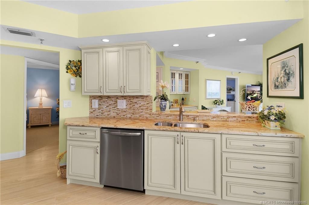 9600 S Ocean Drive, Unit 1009, Jensen Beach, FL 34957 Photo