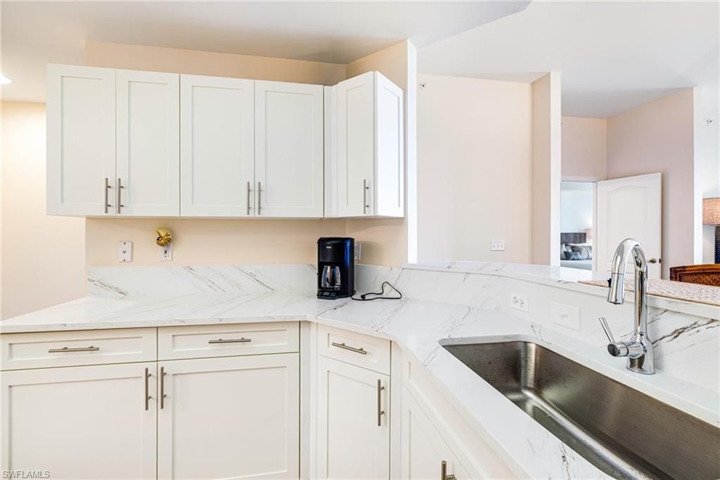 14815 Laguna Dr, Unit 702, Fort Myers, FL 33908 Photo