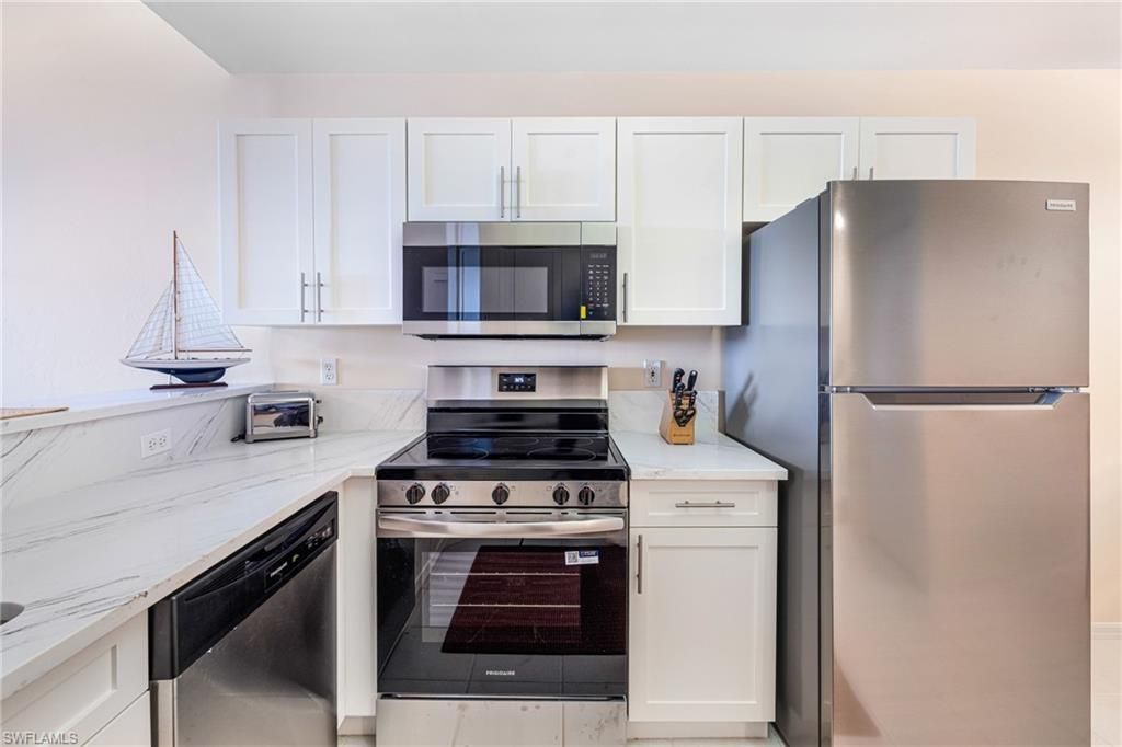 14815 Laguna Dr, Unit 702, Fort Myers, FL 33908 Photo