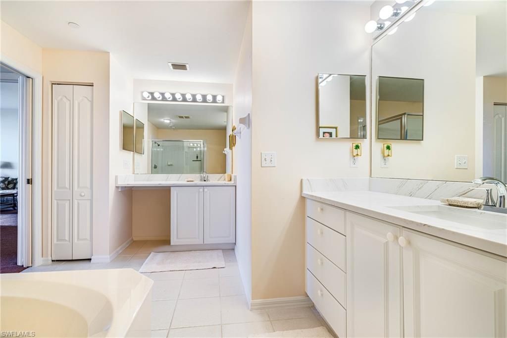 14815 Laguna Dr, Unit 702, Fort Myers, FL 33908 Photo