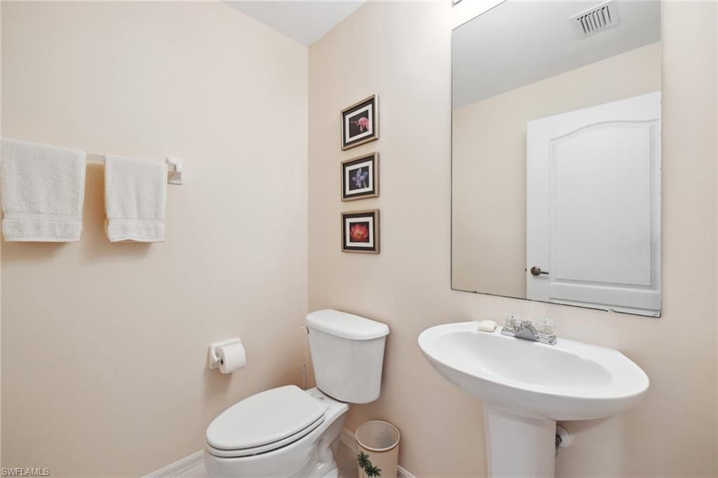 14815 Laguna Dr, Unit 702, Fort Myers, FL 33908 Photo