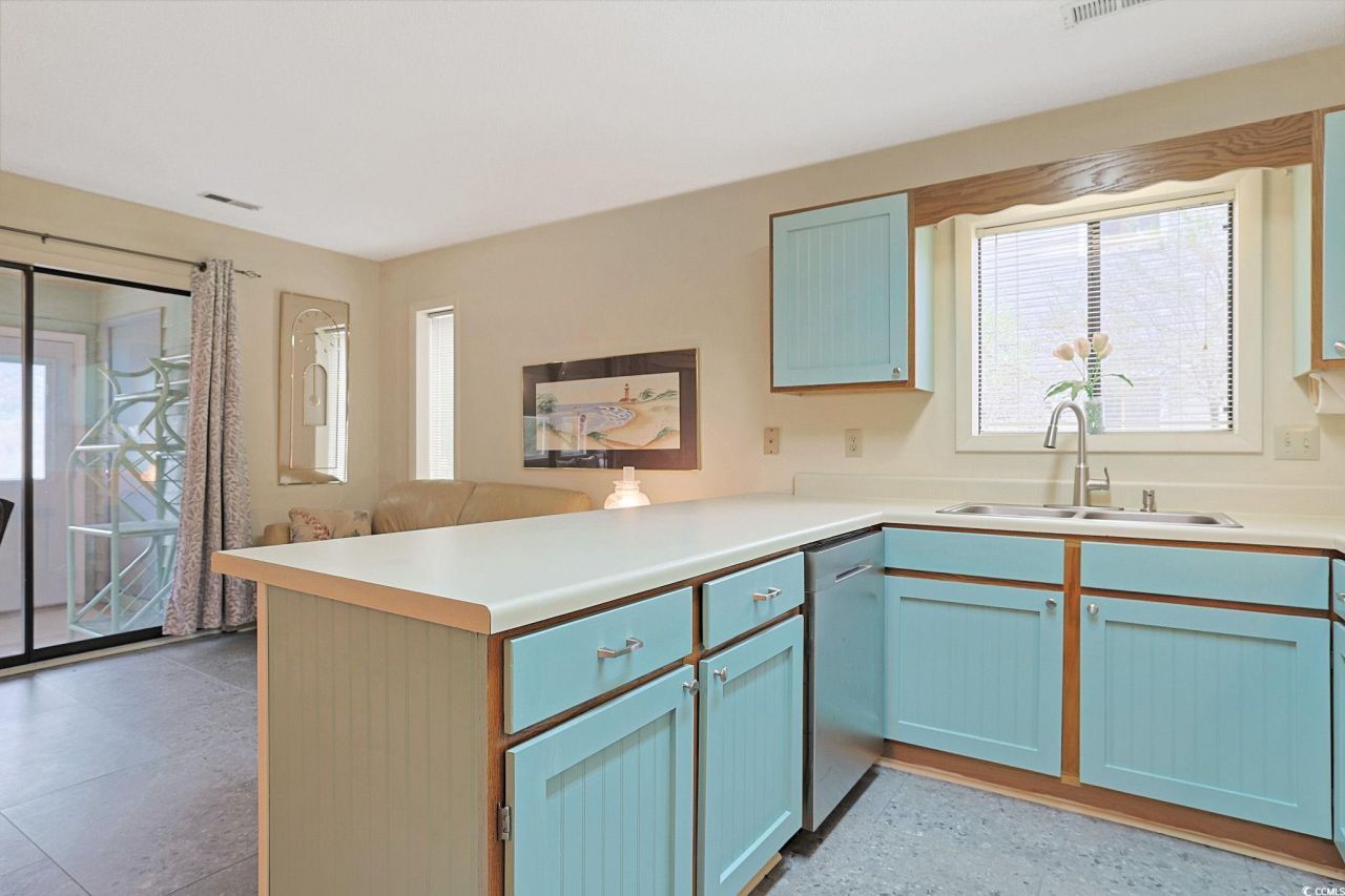 500 Fairway Village Dr. Photo 8