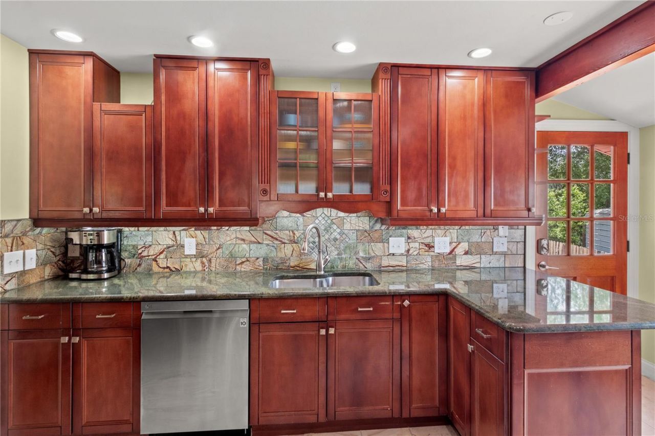 6515 Dimarco Road, Tampa, FL 33634 Photo