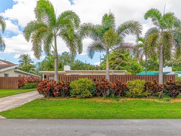 1717 SW 12th Ct, Fort Lauderdale, FL 33312