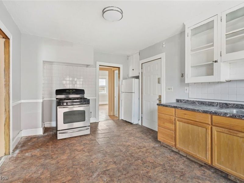 15709 Halliday Avenue, Cleveland, OH 44110 Photo 10