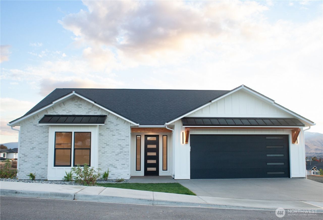 146 33rd Street, East Wenatchee, WA 98802 Main Photo