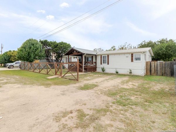 191 Big Rock Dr, Bandera, TX 78003