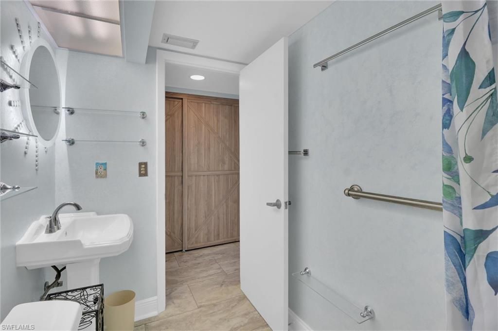 4604 Flagship Dr, Unit 305, Fort Myers, FL 33919 Photo