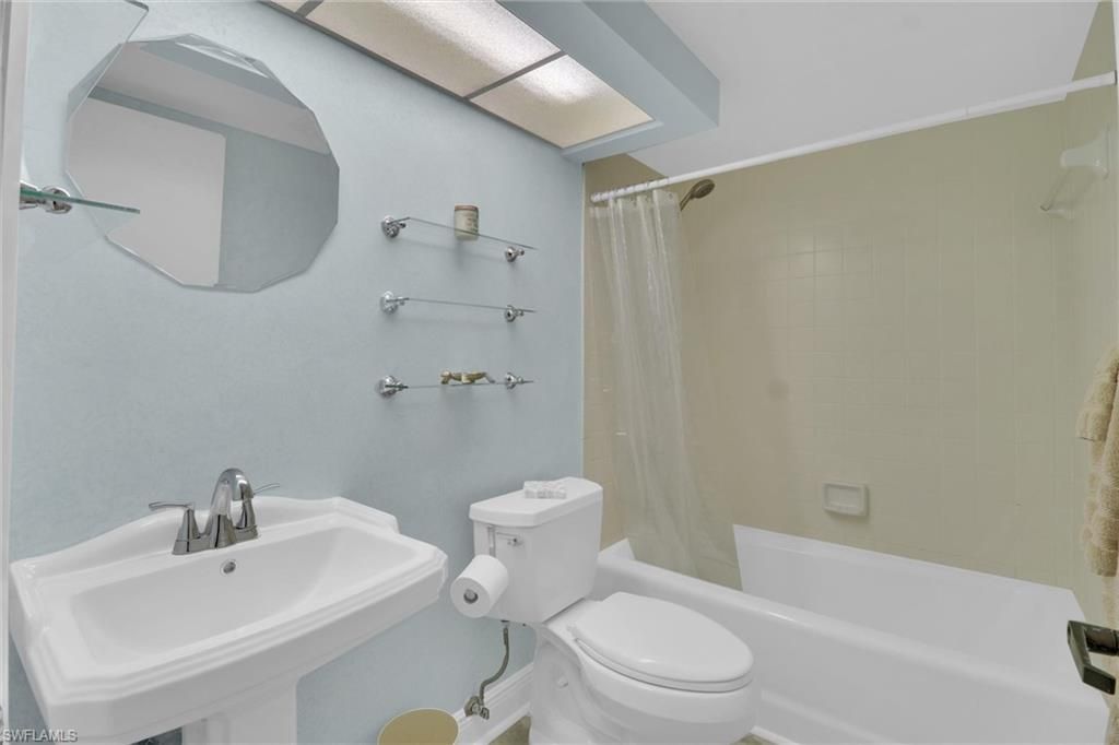 4604 Flagship Dr, Unit 305, Fort Myers, FL 33919 Photo