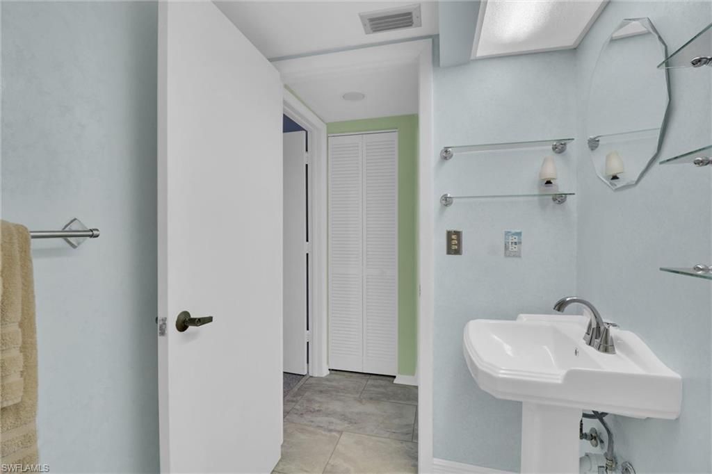 4604 Flagship Dr, Unit 305, Fort Myers, FL 33919 Photo