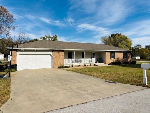 200 W Lexington Street, Girard, KS 66743