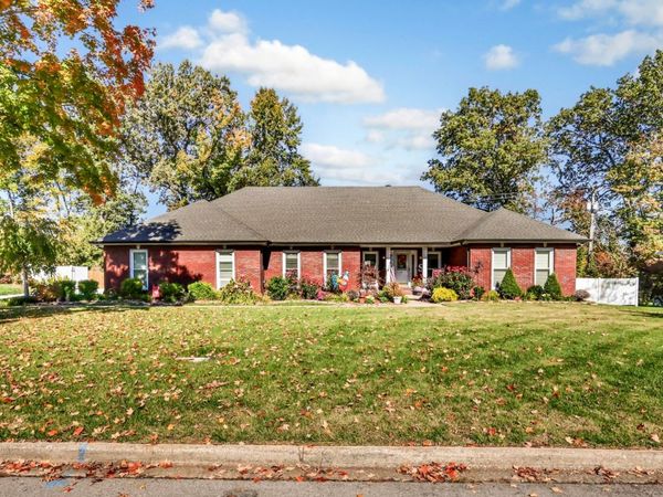 322 Longwood Ct, Clarksville, TN 37043