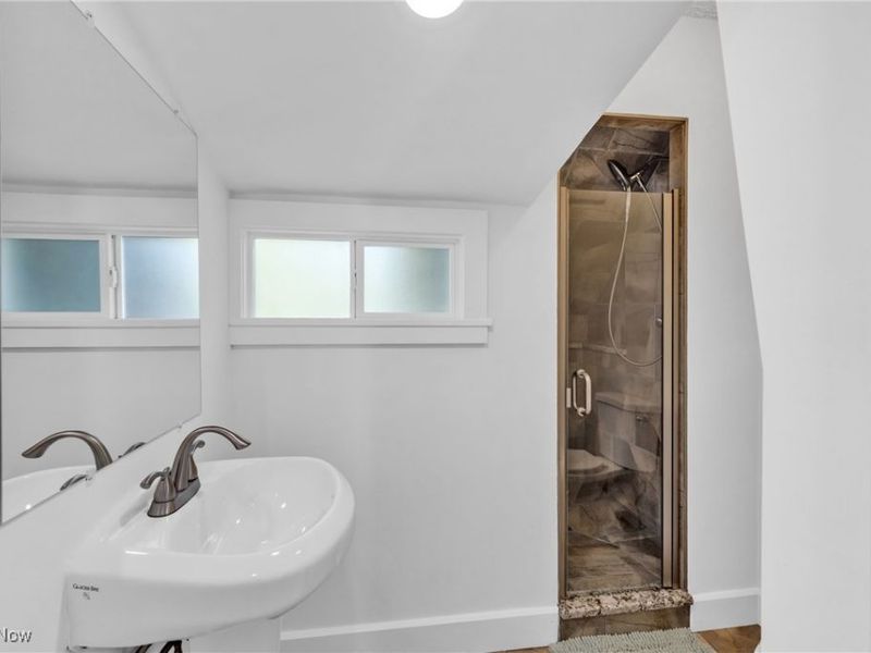 2002 Valentine Avenue, Cleveland, OH 44109 Photo 24