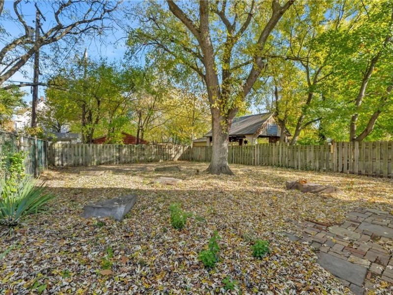 2002 Valentine Avenue, Cleveland, OH 44109 Photo 31