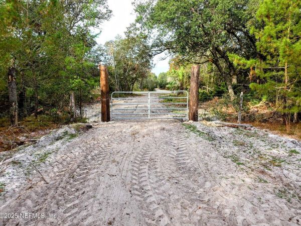 96 BRIDLE Drive, Interlachen, FL 32148