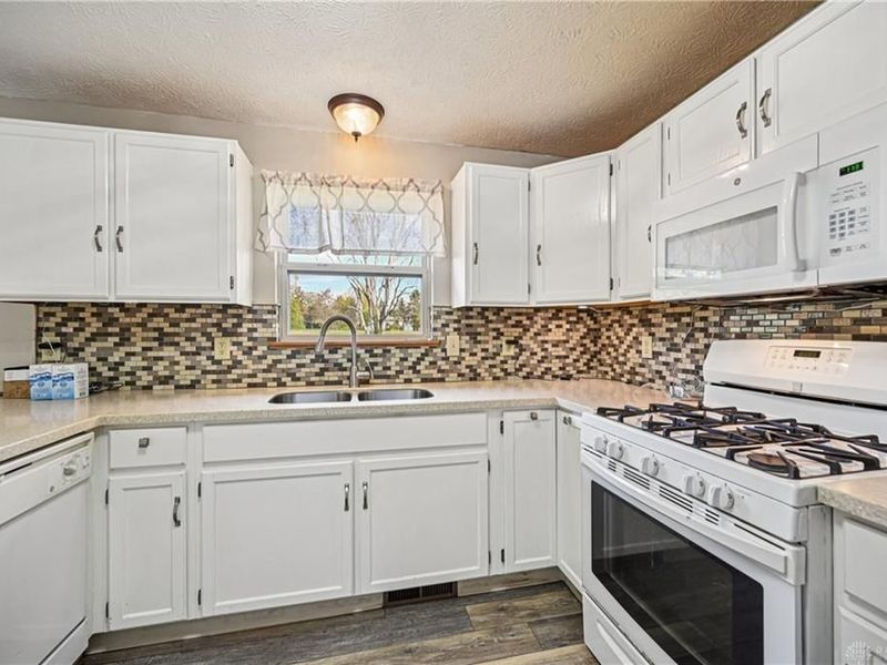 5852 Old US Route 35, Silvercreek Township, OH 45335 Photo 12