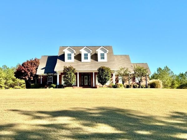 704 Park St., Mantachie, MS 38855