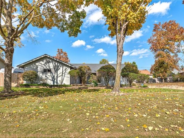 1217 W Countrywood Circle, Rogers, AR 72756