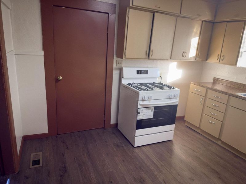 229 W Columbia Street, Marion, OH 43302 Photo 6