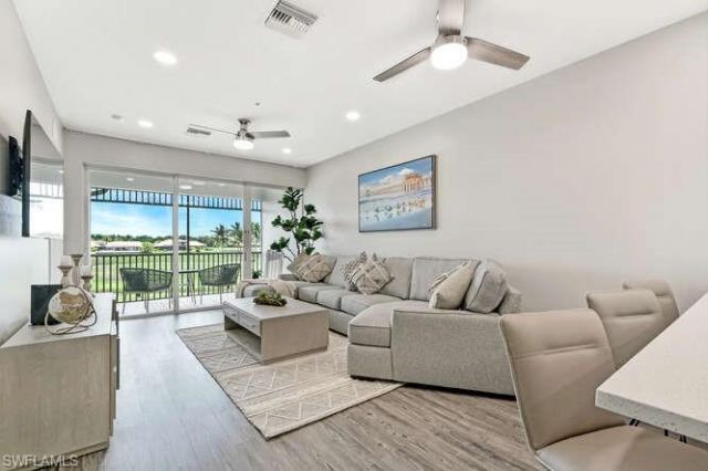 7935 Mahogany Run Ln, Unit 725, Naples, FL 34113 Photo
