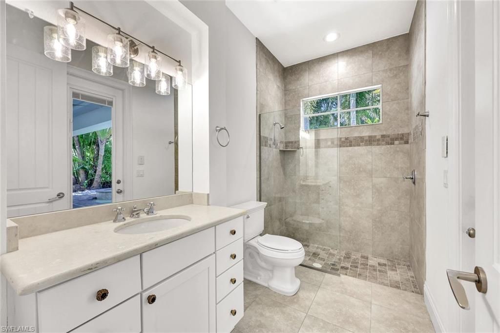 699 Fairway Ter, Naples, FL 34103 Photo